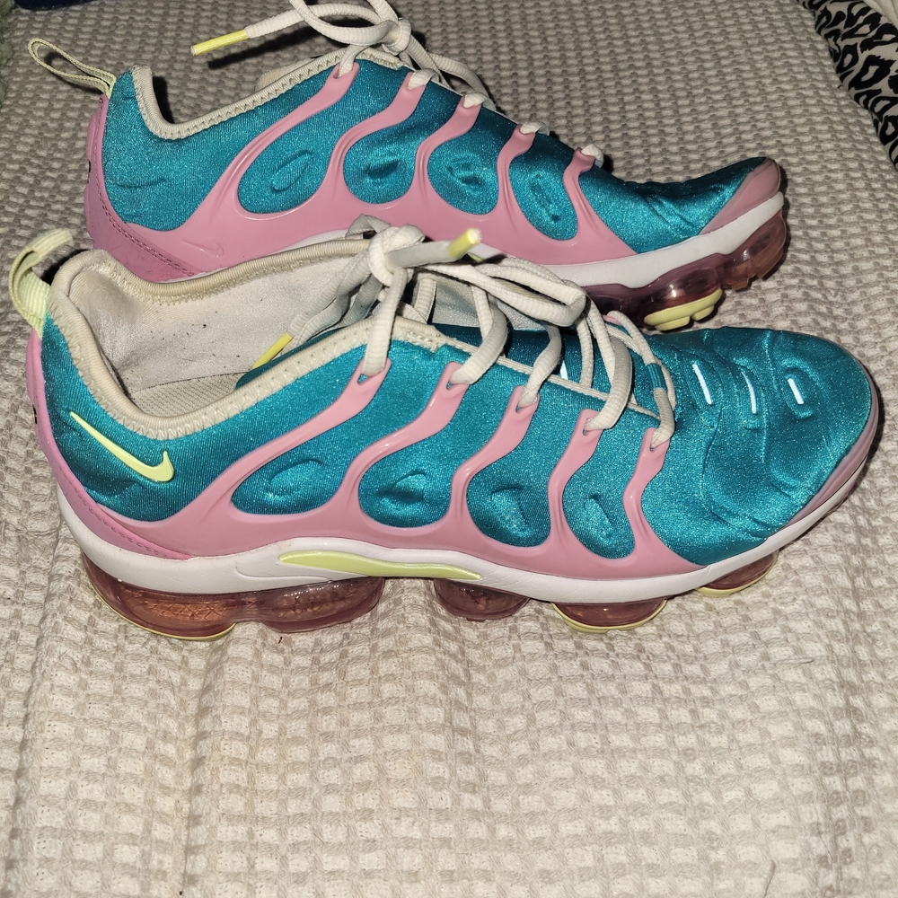 Nike Women's Multicolor Air VaporMax Plus Sneakers - Picture 2 of 8